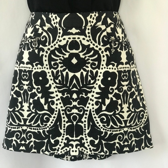 H&M Black & White Pattern Mini Skirt - Picture 1 of 8